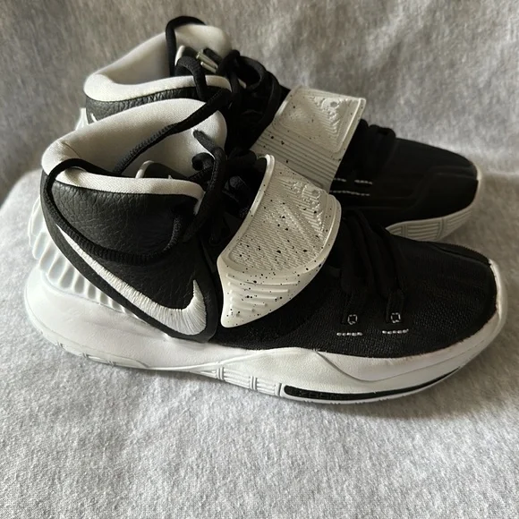 ❤️❤️ NIKE KYRIE 6 TEAM BLACK, SIZE 4.5🥰🥰🥰